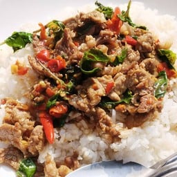 ข้าวกะเพราเนื้อ