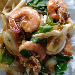 ผัดพริกผงกระหรี่กุ้ง