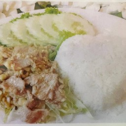 ข้าวหมูกระเทียมพริกไทย