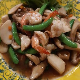 ผัดผักรวมมิตร กุ้ง
