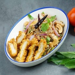 ยำขนมจีนไก่กรอบ