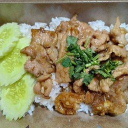 ทอดกระเทียมราดข้าว