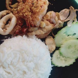 ข้าวทอดกระเทียมรวมมิตร