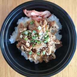 ข้าวหน้าหมูผัดซอสเกาหลี