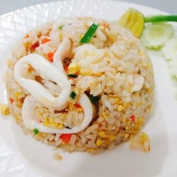 ข้าวผัดปลาหมึก