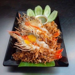 กุ้งแม่น้ำทอดกระเทียมกับข้าว