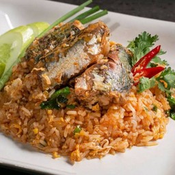 ข้าวผัดปลากระป๋อง