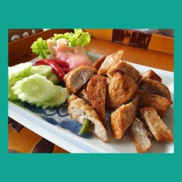 ขนมจีนน้ำยาตีนไก่แม่ประทุม น้ำส้มคั้นสด