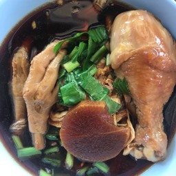 นิยมบุฟเฟ่ต์ก๋วยเตี๋ยวไก่มะระ 50 บาท บุฟเฟต์สำหรับนั่งทานที่ร้าน สั่งกลับบ้านทางร้านตักให้