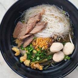 ก๋วยเตี๋ยวหมูตุ๋น