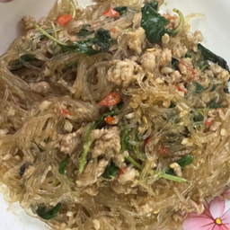 วุ้นเส้นผัดกระเพาหมูสับ