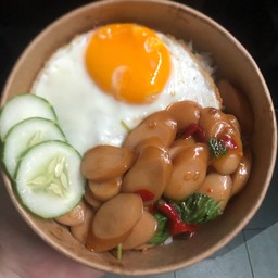 กะเพราไส้กรอก+ไข่