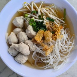ก๋วยเตี๋ยวลูกชิ้นหมูน้ำข้น