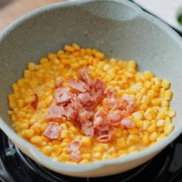 ข้าวโพดผัดเบคอน