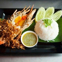 กุ้งแม่น้ำทอดกระเทียม ราดข้าว