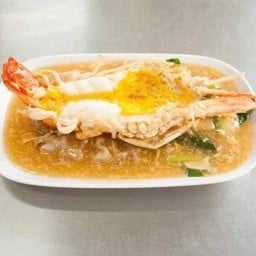 ราดหน้ากุ้งแม่น้ำ