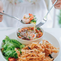 ยำเห็ดเข็มทองทอด