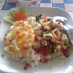 กระเพาปลาหมึก(ราดข้าว)ไม่มีไข่ดาว