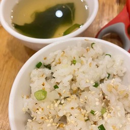 ข้าวผัดกิระเทียม