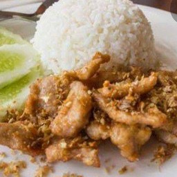 หมูกระเทียมราดข้าว
