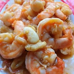 กุ้งผัดน้ำมันหอย ราดข้าว