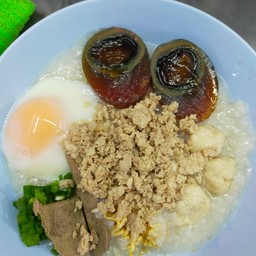 โจ็กหมู +ไข่ลวก+ไข่เยี่ยวม้า