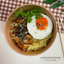 บะหมี่ไก่ย่างซอสเทอริยากิ ไข่ดาว