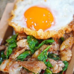 กระเพราป้าต้อย & กะหรี่ปั๊บสูตรแป้งบางไส้แน่น