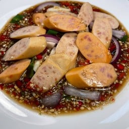 ยำไส้กรอก