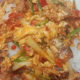 ปลากะป๋องผัดไข่