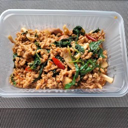 ผัดกะเพรารวมมิตร