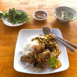 แกงราดข้าวแม่วราพร อ้อมน้อย