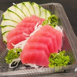 ปลาทูน่าซาชิมิ Maguro (Tuna) Sashimi