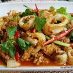 หมึกผัดน้ำพริกเผาราดข้าว