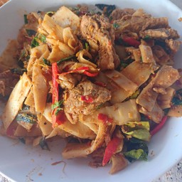 ผัดเผ็ดหน่อไม้ดองไก่