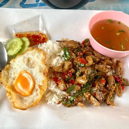 กะเพราถาดยักษ์เจ๊นาต อ้อมน้อย