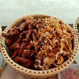 หมูกระเทียม 1 ขีด