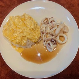 ปลาหมึกผัดน้ำมันหอย+ไข่ข้น