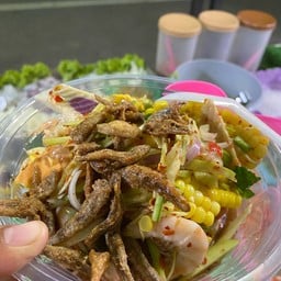 ยำข้าวโพดปลากรอบไม่ใส่ทะเล