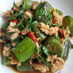 ผัดมะเขือยาวไก่สับ