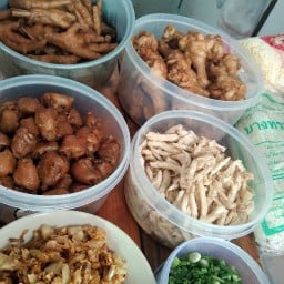 ก๋วยเตี๋ยวไก่ตุ๋น หมูตุ๋น