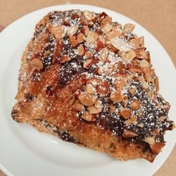 Chocolat Almond Croisant