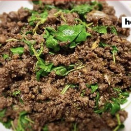ข้าวกระเพราเนึ้อสับพริกแห้ง