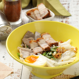 ก๋วยจั๊บน้ำใส(หอมพริกไทยมาก)