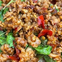 กระเพราหมูสับ (กับข้าว)