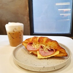 Drink + Croissant Ham Cheese