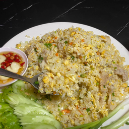 ข้าวผัดหมูใหญ่