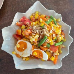 ตำข้าวโพดไข่เค็ม