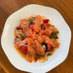 ยำแซลมอน