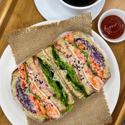 แซนวิช ปูอัด-ไข่กุ้ง-ชีส